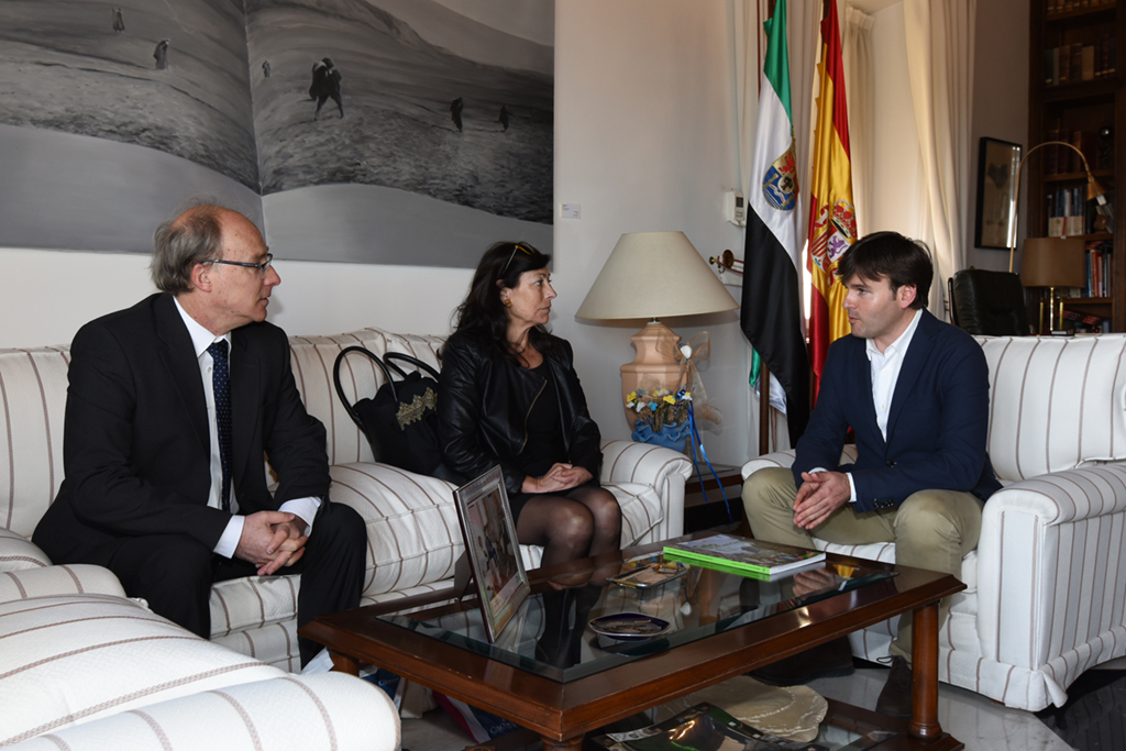 Se ofrecen a colaborar en