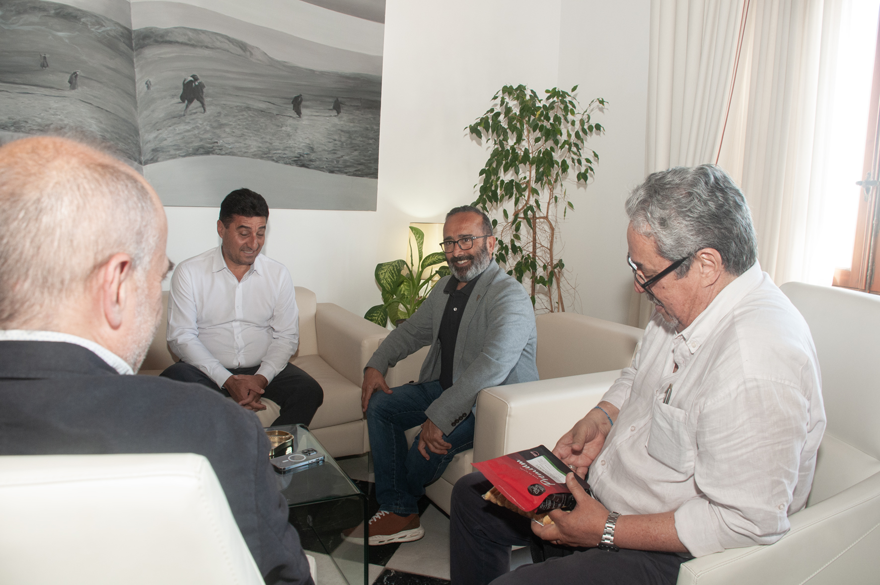 Miguel Ángel Morales se reúne