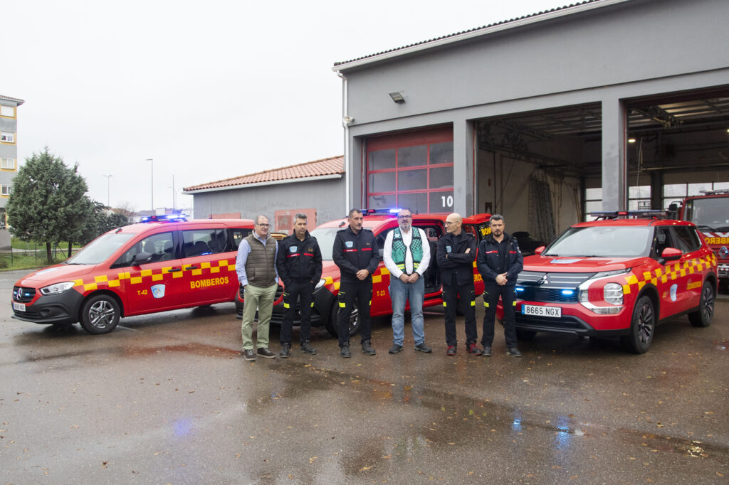El diputado de SEPEI junto a bomberos del Parque de Cáceres