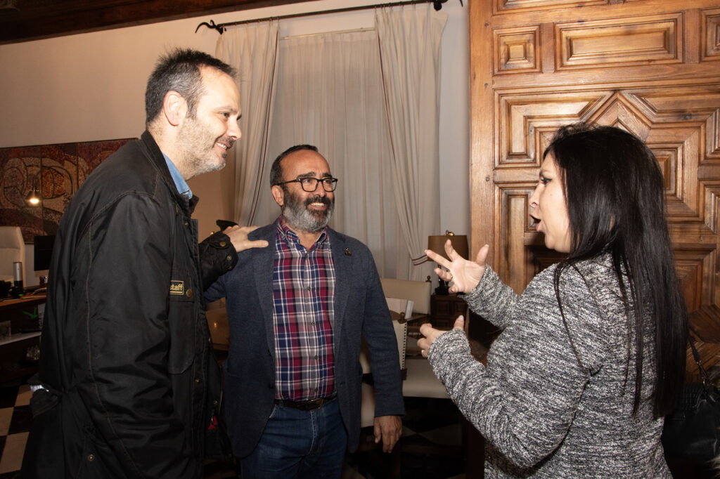 El presidente recibe a José Manuel Cercas y a la intérprete de signos