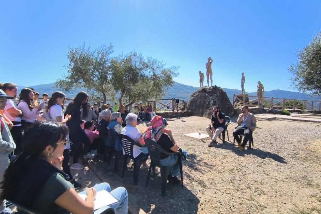 Asistentes en el mirador de la Memoria