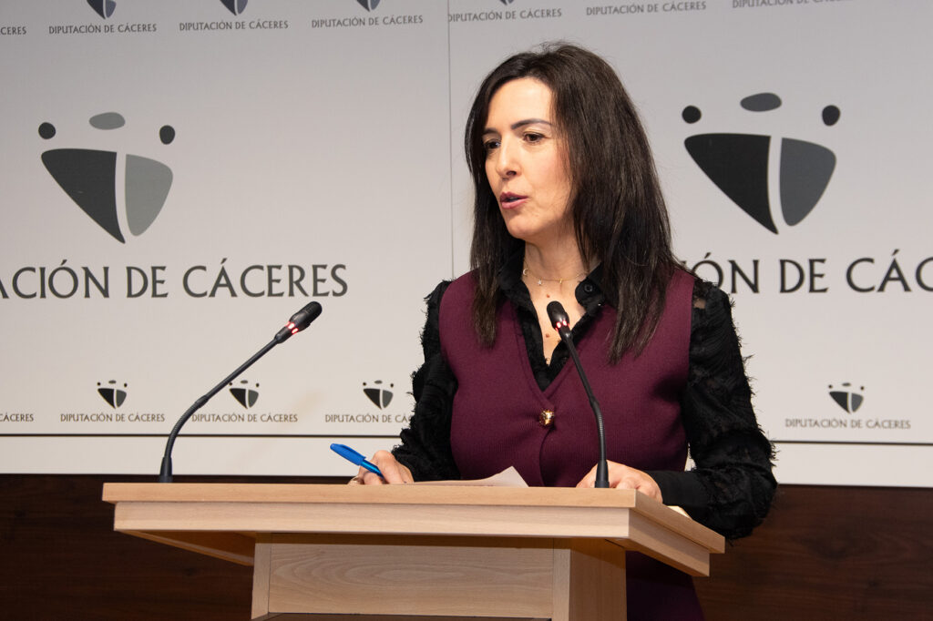 Esther Gutiérrez, en un momento de su comparecencia ante los medios de comunicación.