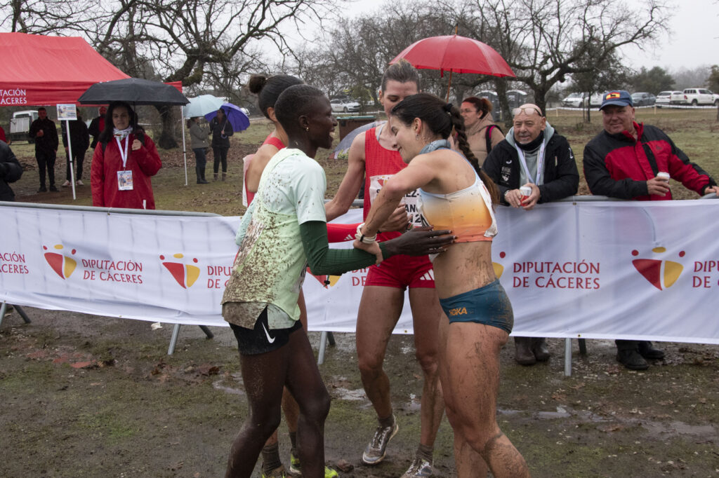 Cuatro primeras ganadoras en el Gran Premio Diputación Cáceres Campo a Través