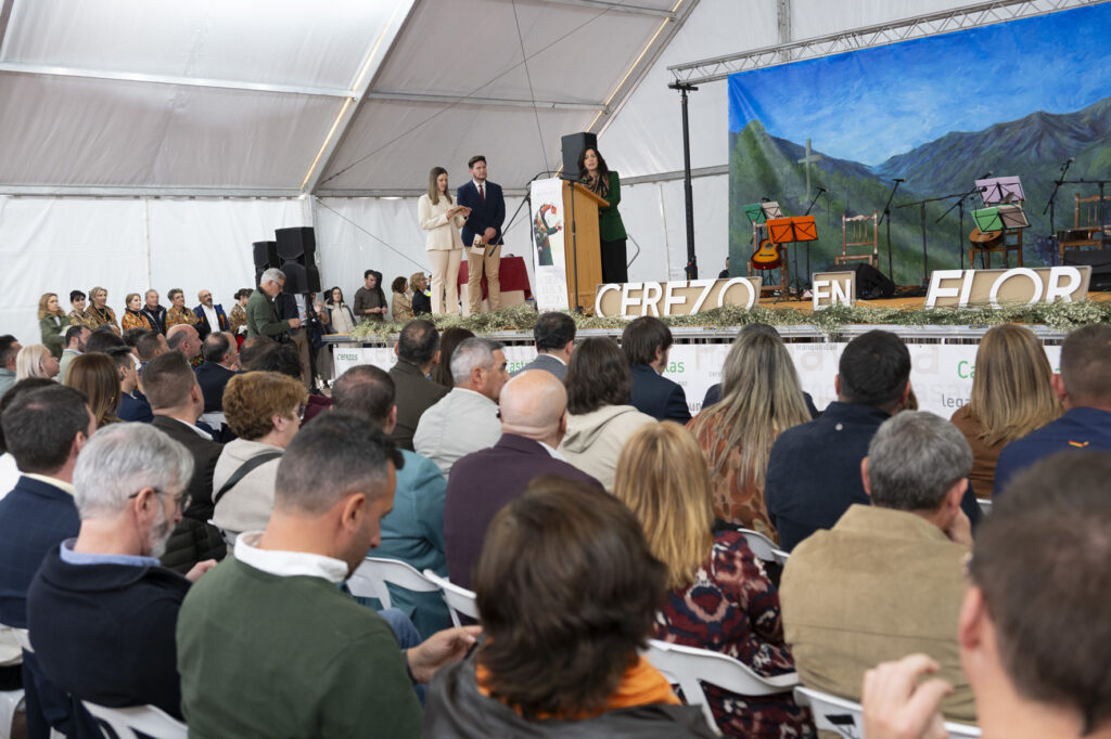 Un momento de la inauguración. La vicepresidenta primera de Diputación, Esther Gutiérrez, en su intervención