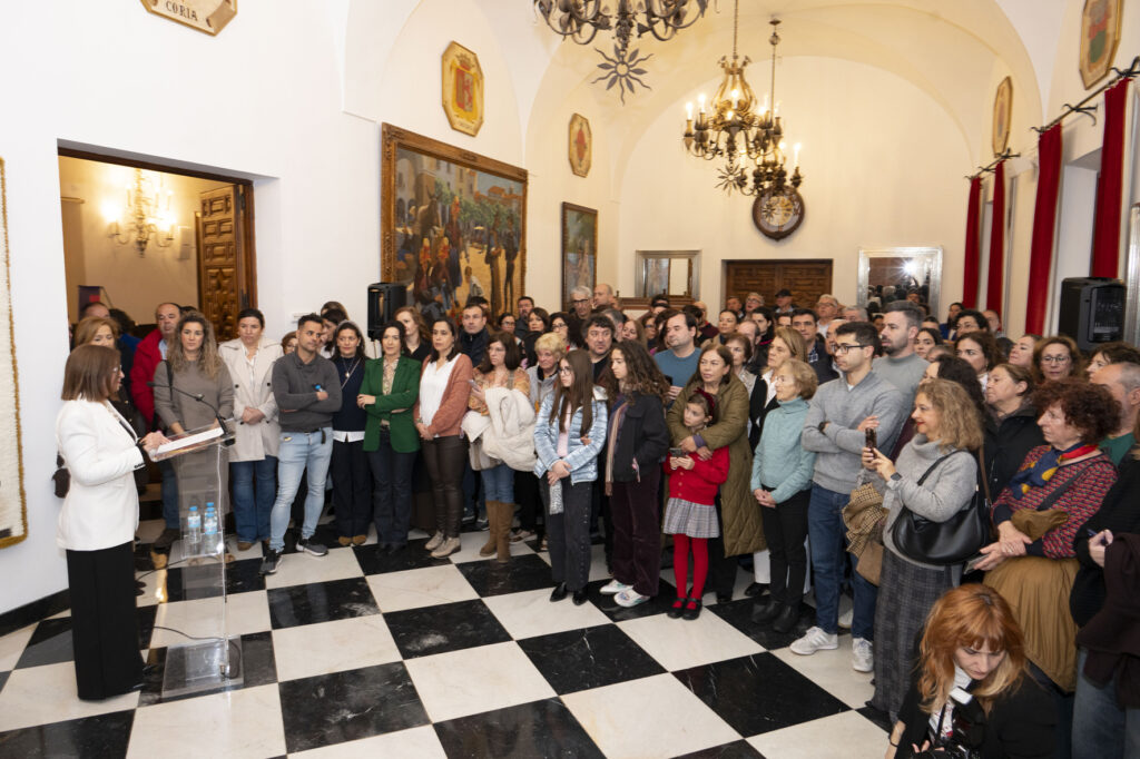 La diputada se dirige al público asistente