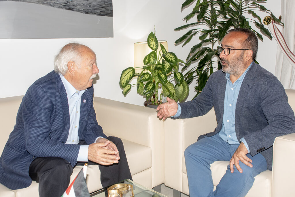 Miguel Ángel Morales y Jesús Usón en un momento de la entrevista.