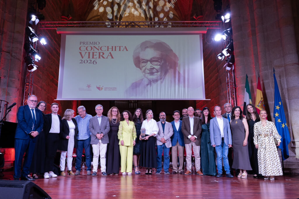 El presidente de la Diputación junto a los premiados y autoridades