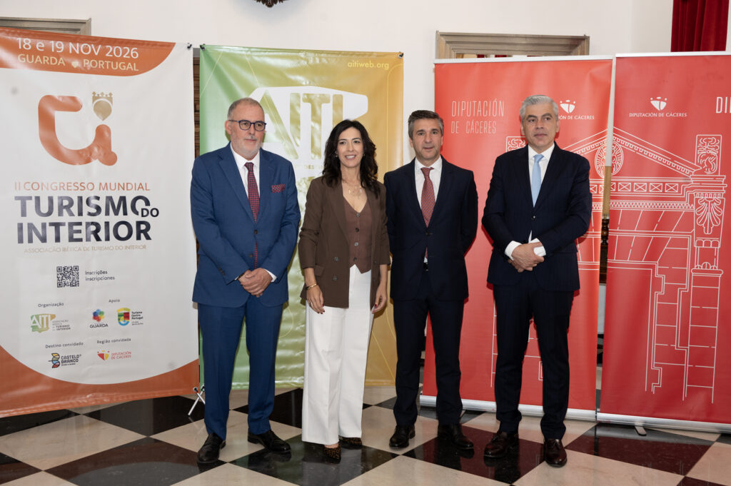 La vicepresidenta primera junto a los miembros de Portugal